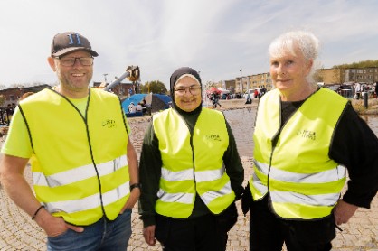 Marcus från renhållningen, Iman och Elisabet från ABK.