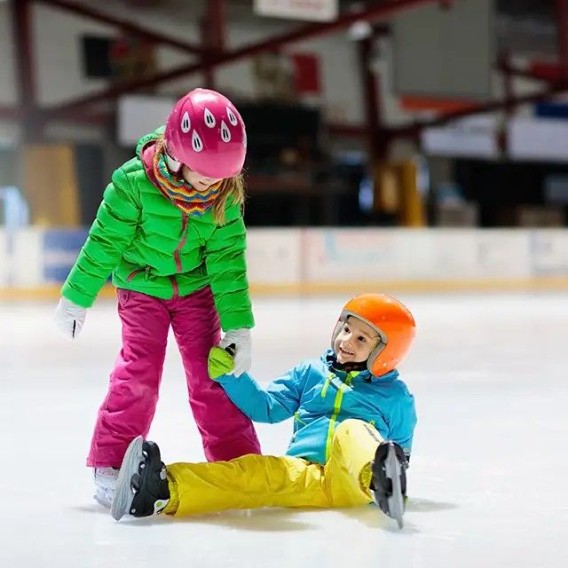 Skridskor i en ishall