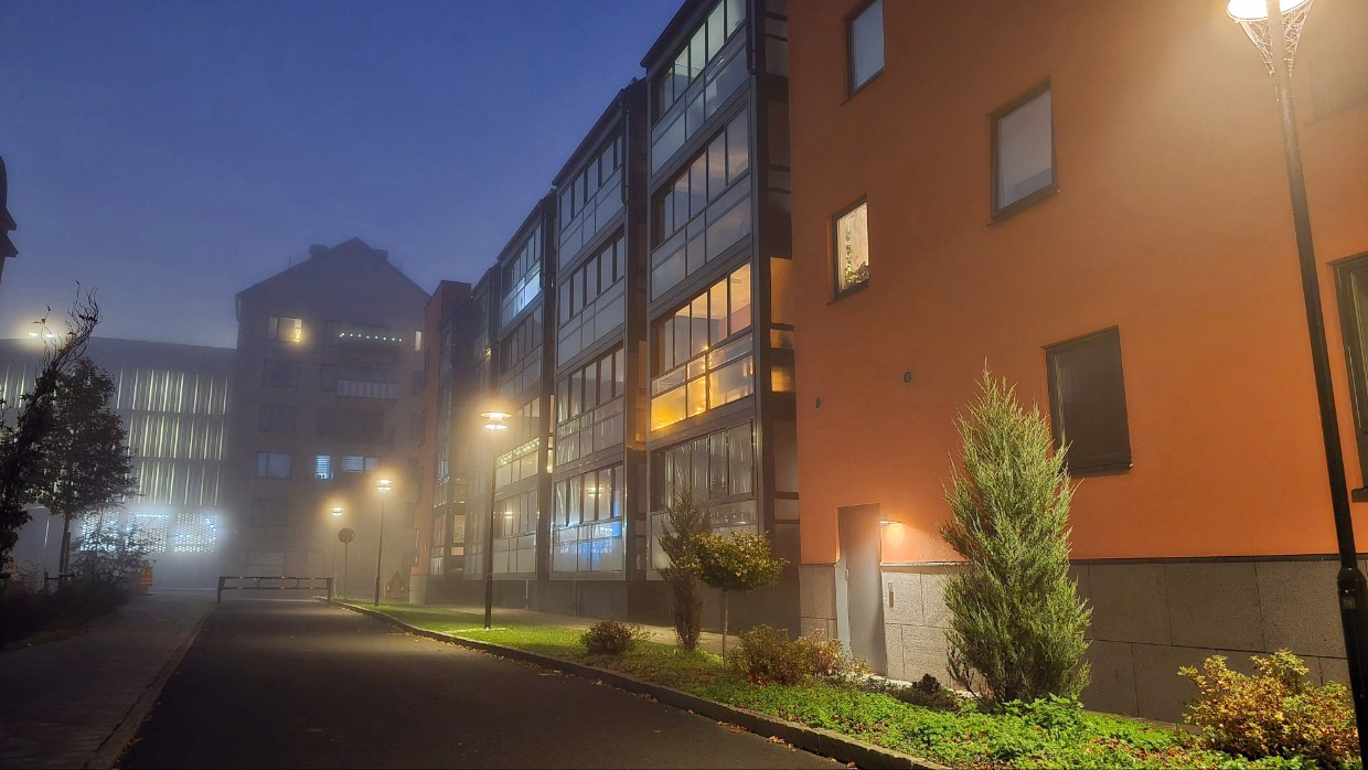 Kvarteret Lugnet i skymning